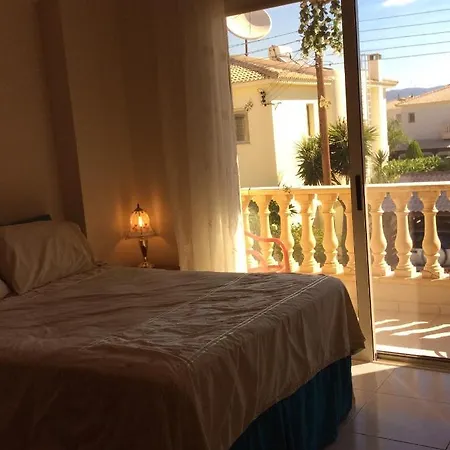 Quality With Pool In Superb Location In Paphos ماندريا