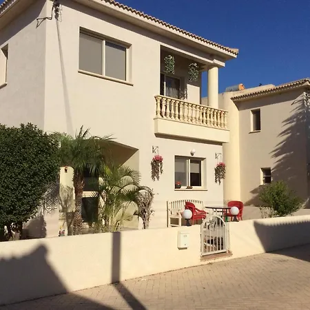 Quality With Pool In Superb Location In Paphos Mandria (Paphos)