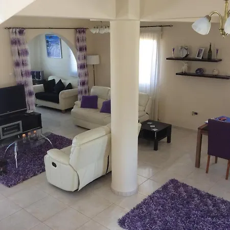 Villa Quality With Pool In Superb Location In Paphos Mandria (Paphos)