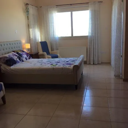 Quality With Pool In Superb Location In Paphos Villa