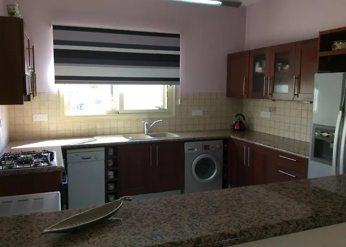 Quality With Pool In Superb Location In Paphos Mandria (Paphos)